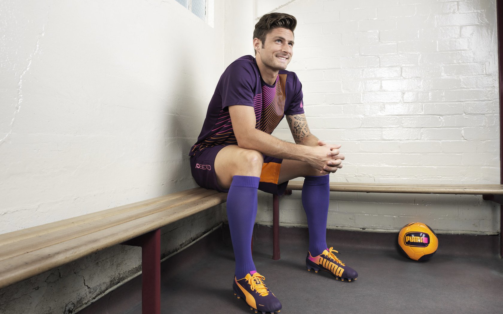 曼联备战期间进行封闭战术演练，复盘曼联战术